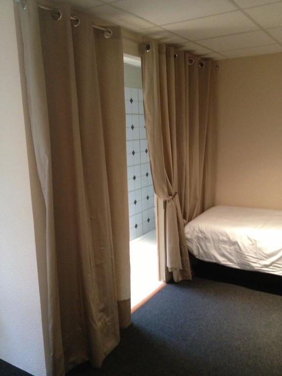 Les 4 Vallees Hotel Albertville Ruang foto