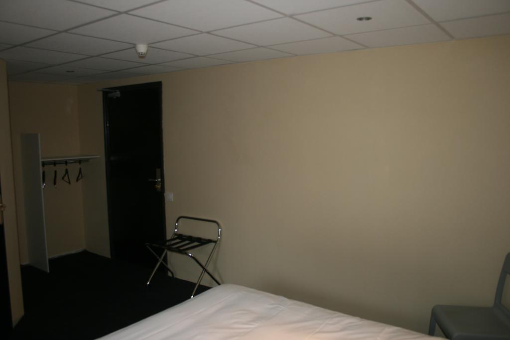 Les 4 Vallees Hotel Albertville Ruang foto
