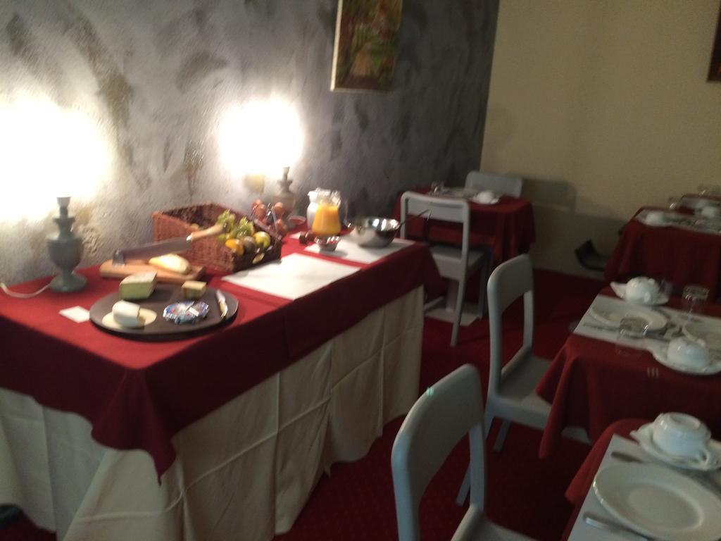 Les 4 Vallees Hotel Albertville Bagian luar foto