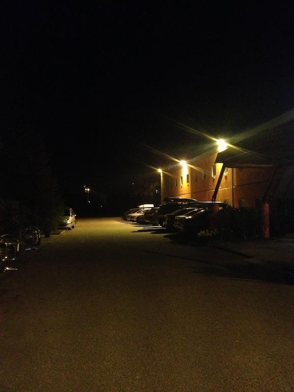 Les 4 Vallees Hotel Albertville Bagian luar foto